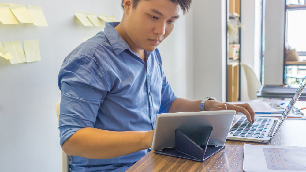 SNSでバズを狙うべき？拡散の仕組みと運用の正解を解説